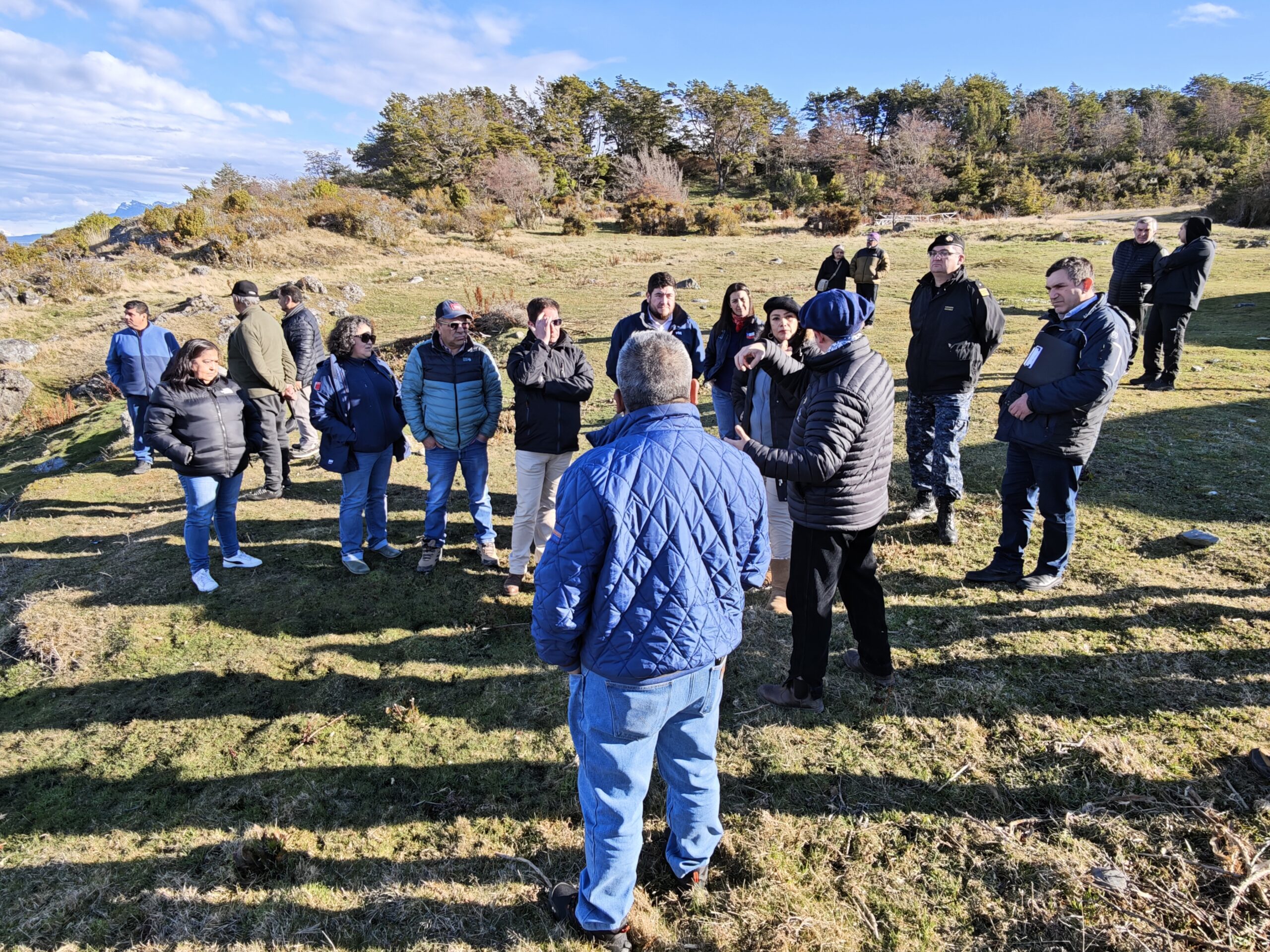 Autoridades y pesca artesanal conocen en terreno futuro proyecto de ABICK para desarrollar sistema de cosecha de salmones en Bahía Riquelme en Ultima Esperanza.