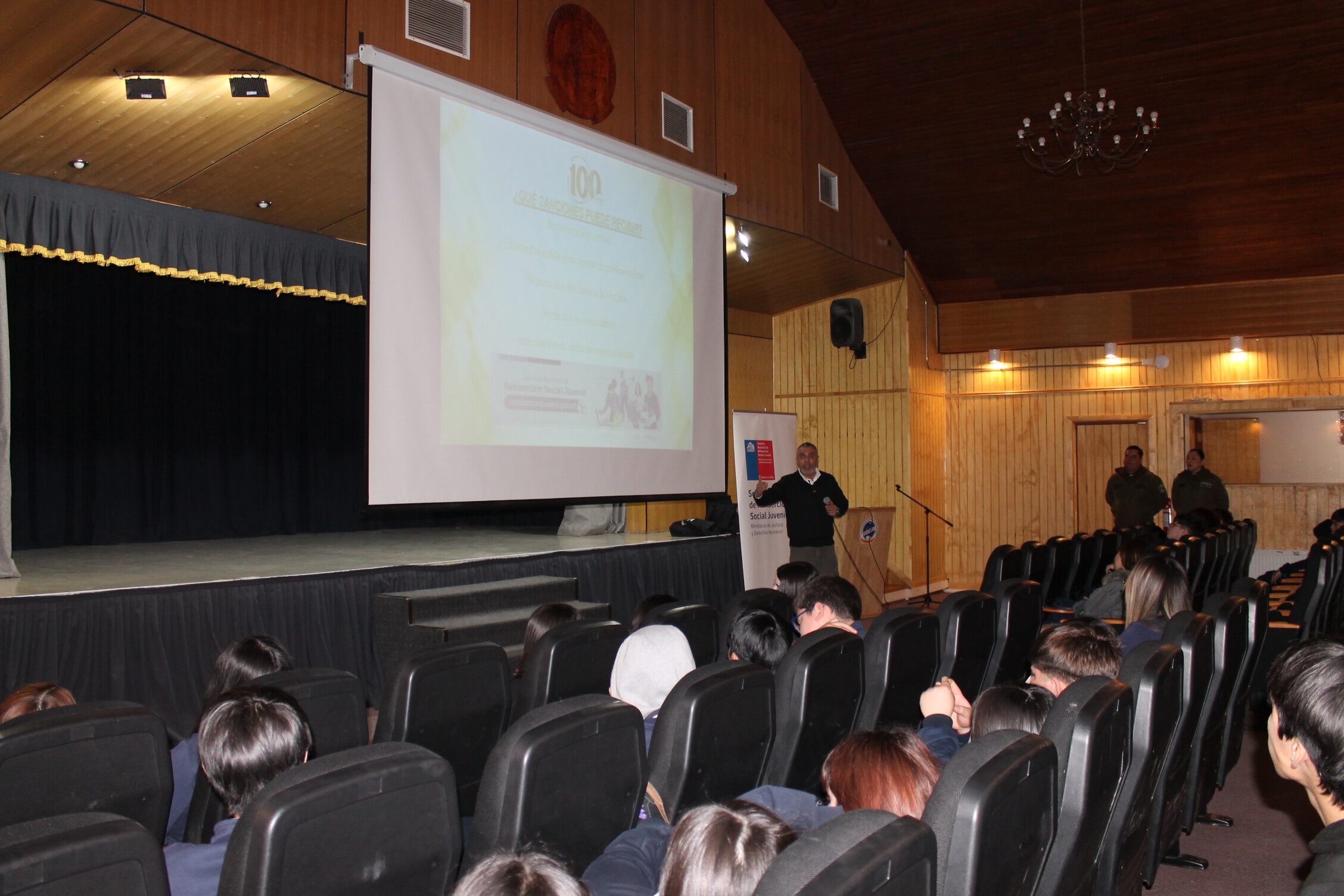 Servicio de Reinserción Social Juvenil realiza charlas en Puerto Natales sobre Ley de Responsabilidad Penal Adolescente.