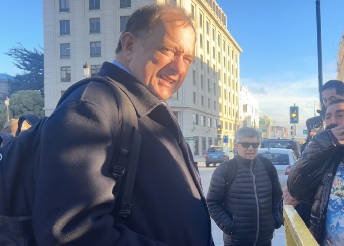 Ministro Poduje fija para septiembre el cierre de la toma Lautaro en Punta Arenas