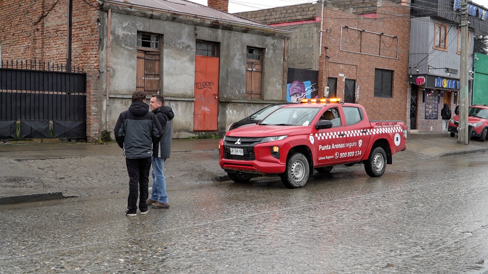 Municipio refuerza fiscalización ante funcionamiento de presunto local clandestino en Punta Arenas.