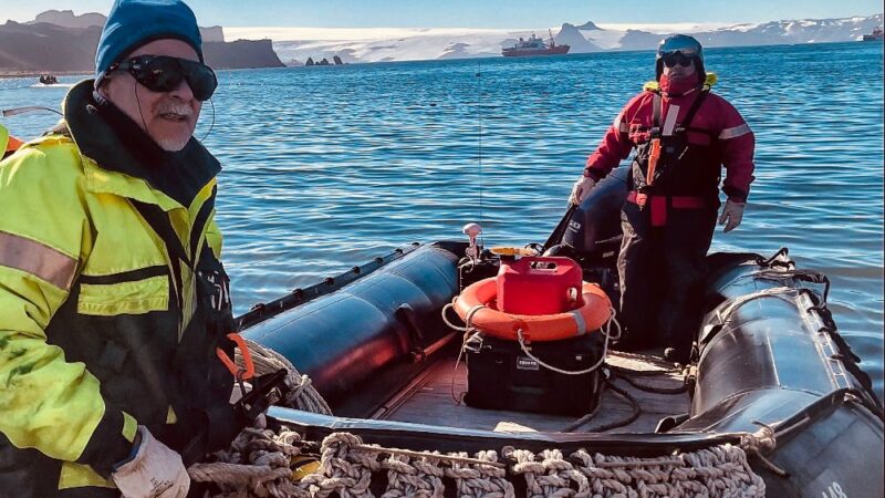 Mario Briones, figura histórica de la logística antártica chilena, se retira tras 46 años de trabajo en el INACH.