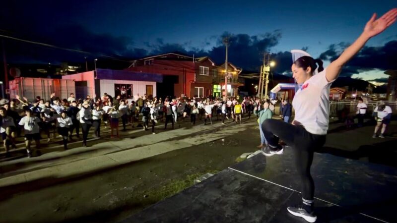Más de 300 personas participaron en la primera Corrida Nocturna Familiar de Cabo de Hornos. 