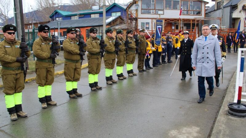 Puerto Williams celebra las Fiestas Patrias con el desfile cívico-militar más austral de Chile.