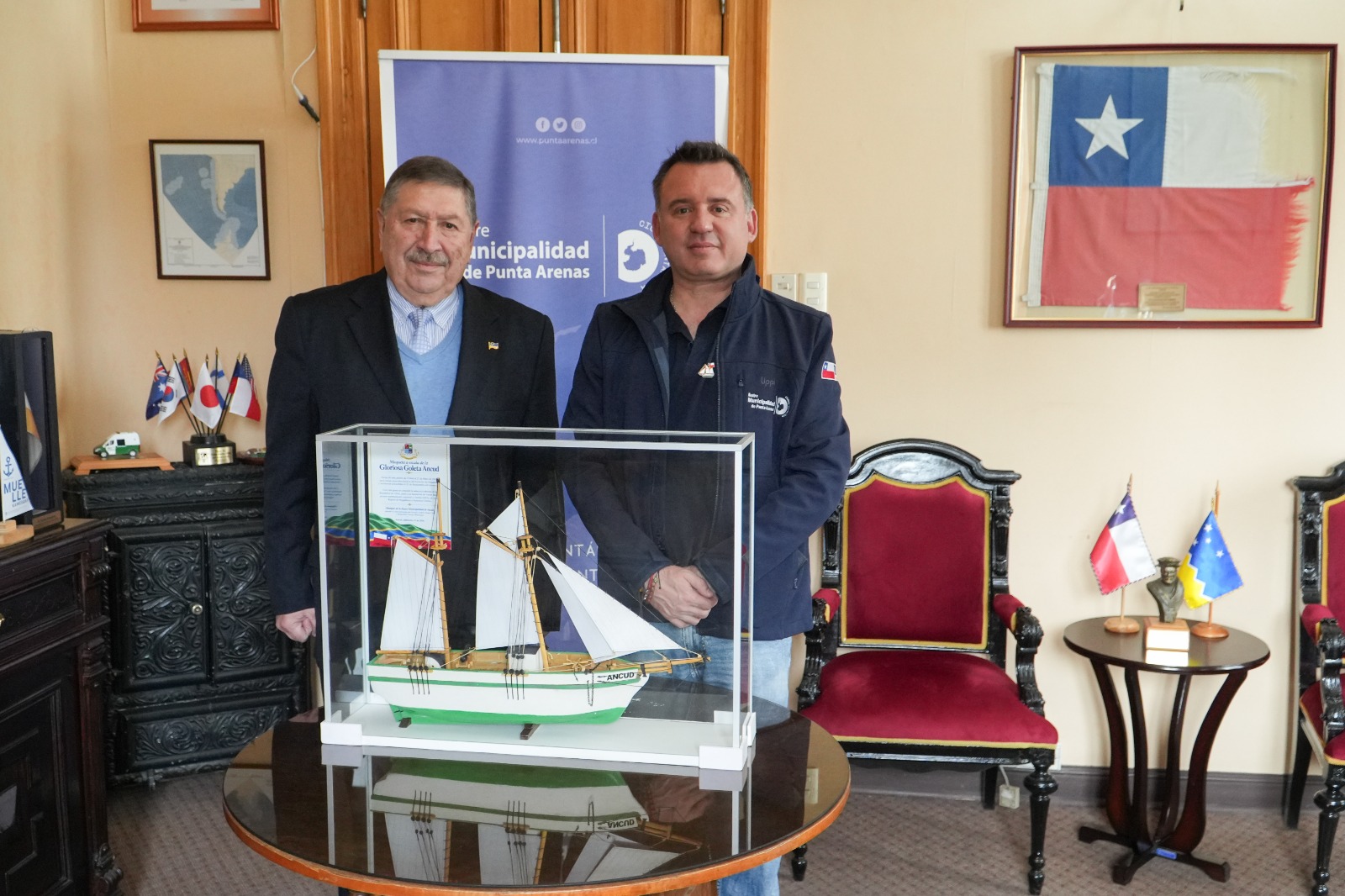 Alcalde Radonich fortalece vínculos con autoridades de Chiloé en cierre de conmemoraciones.