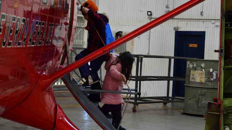 Jóvenes del Servicio Nacional de Protección Especializada a la Niñez y Adolescencia conocieron la IVª Brigada Aérea