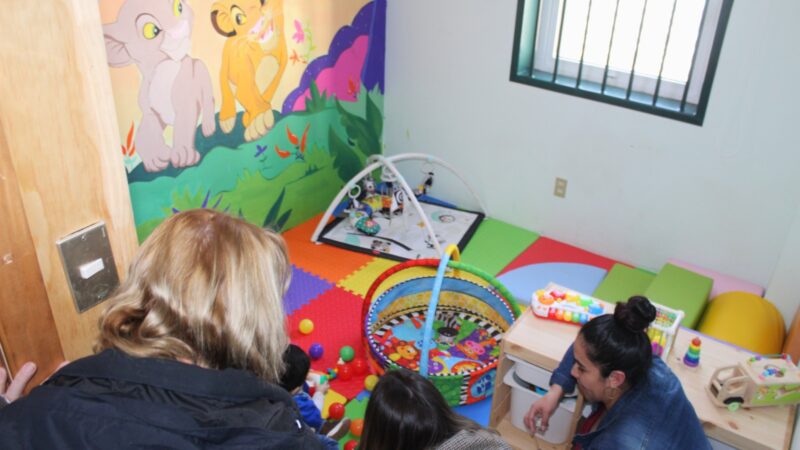Subsecretario de Derechos Humanos inaugura Sala de Estimulación Temprana para lactantes en Complejo Penitenciario de Punta Arenas.