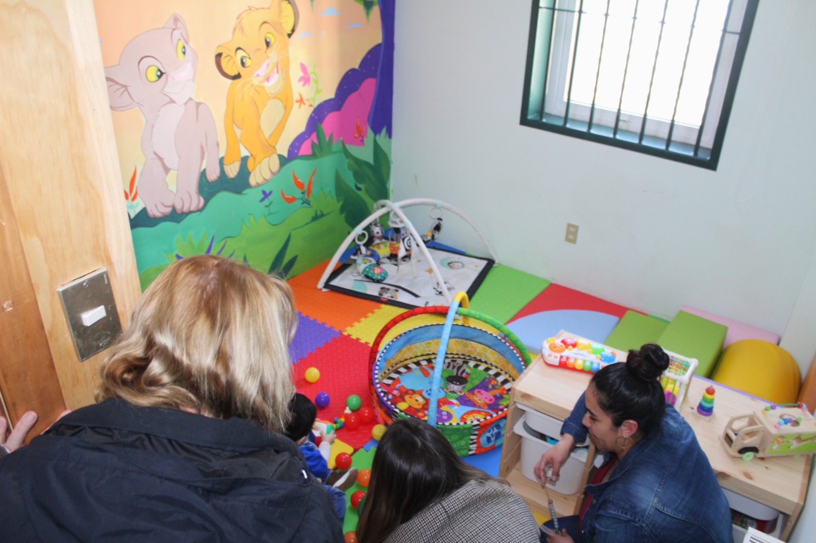 Subsecretario de Derechos Humanos inaugura Sala de Estimulación Temprana para lactantes en Complejo Penitenciario de Punta Arenas.