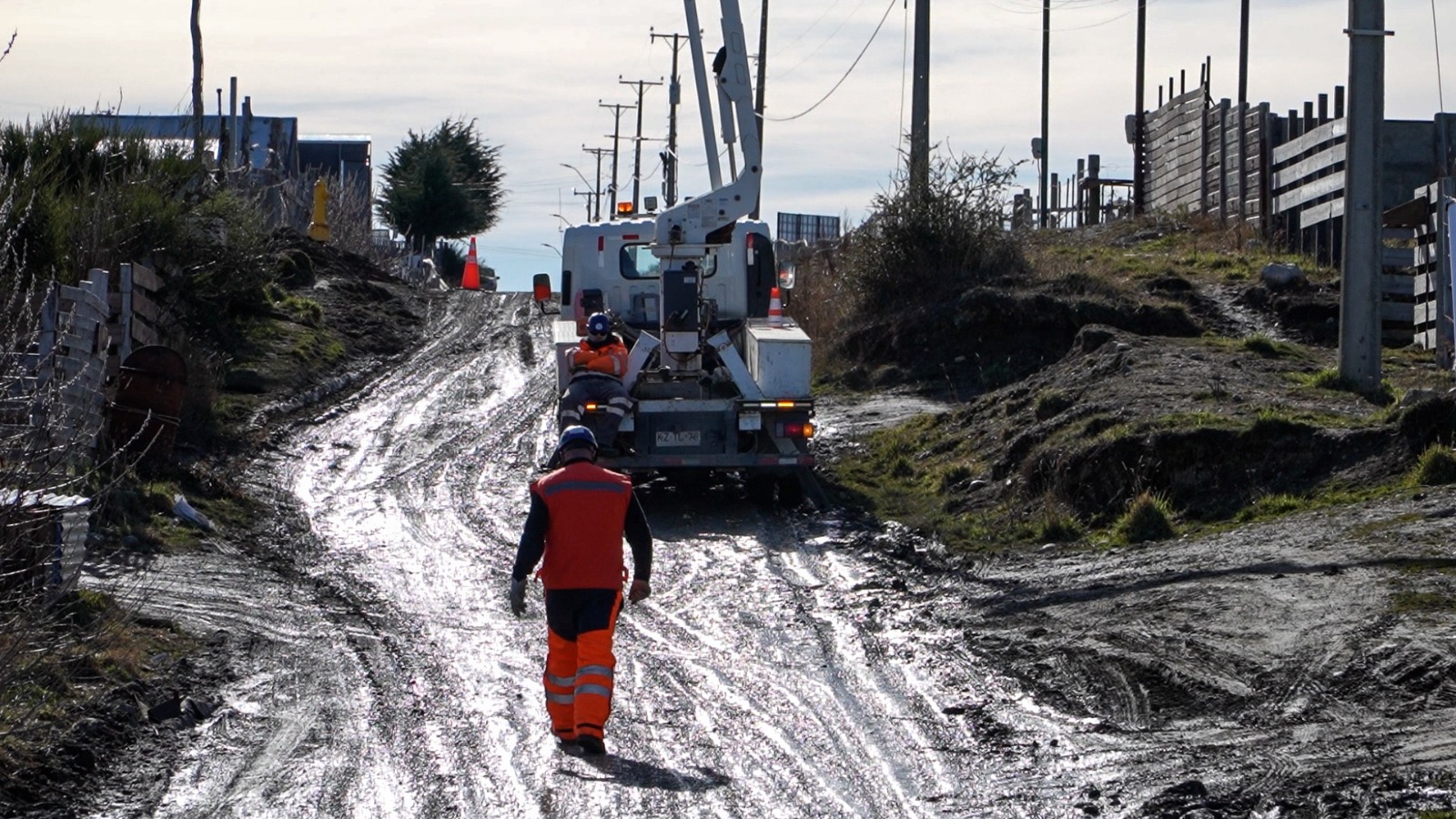 Municipio mejora capacidad eléctrica y extiende alumbrado hacia los sectores periurbanos de Punta Arenas.