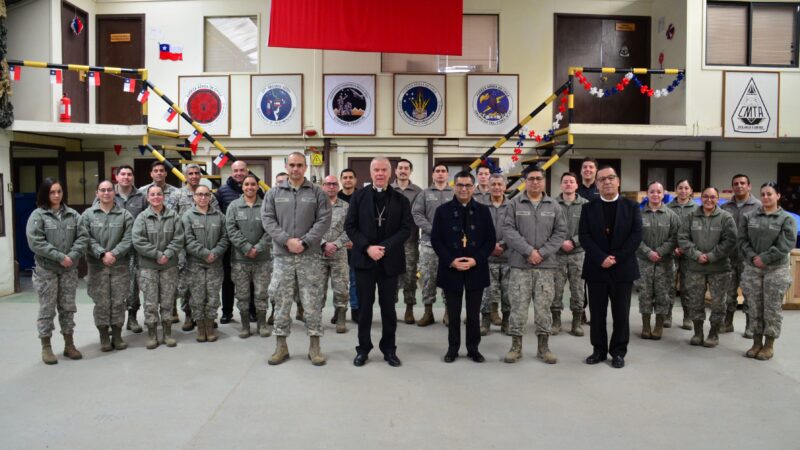 Obispo castrense se reunió con Aviadores Militares de la IVª Brigada Aérea en Punta Arenas.