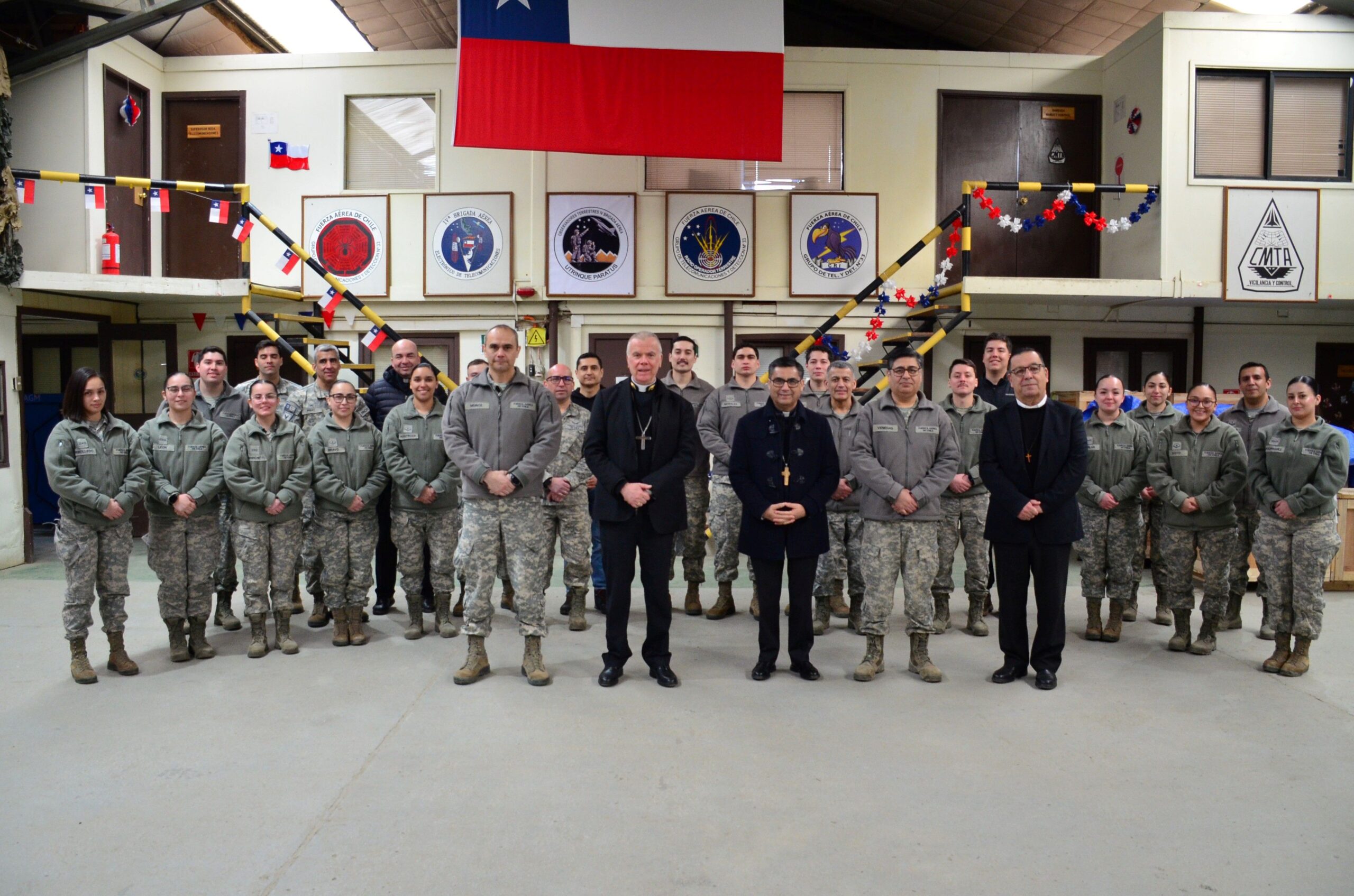 Obispo castrense se reunió con Aviadores Militares de la IVª Brigada Aérea en Punta Arenas.