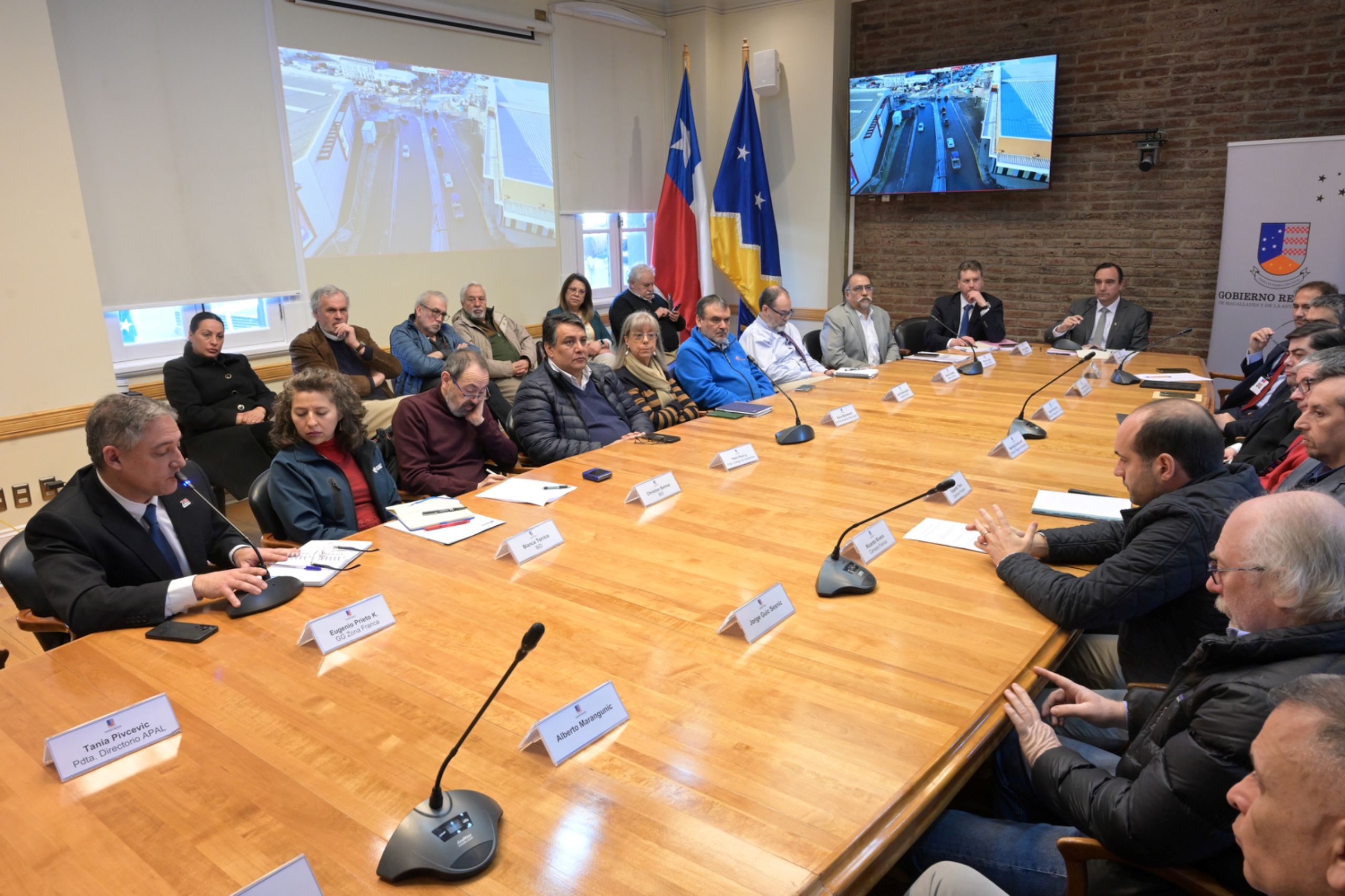 Gobierno Regional de Magallanes reunió a actores públicos y privados para proyectar el futuro de la Zona Franca de Punta Arenas.