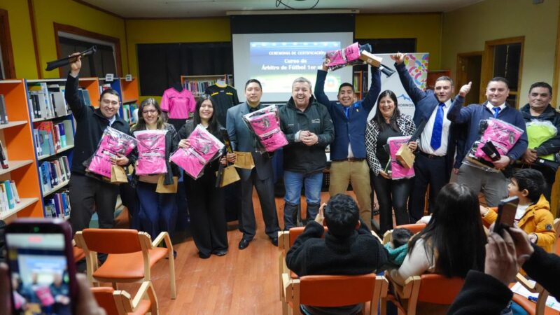 Nueve nuevos árbitros de fútbol y futsal completaron Taller Nivel 1 y recibieron certificación en Puerto Williams.