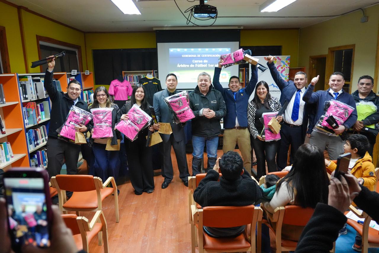 Nueve nuevos árbitros de fútbol y futsal completaron Taller Nivel 1 y recibieron certificación en Puerto Williams.