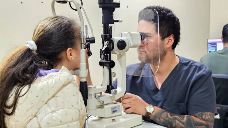 Servicio de Salud y Colegio Médico realizan operativo regional de oftalmología para reducir listas de espera en Punta Arenas y Puerto Natales.