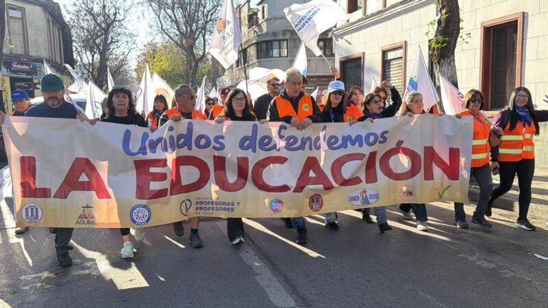 Con llamado a respetar el derecho a movilizarse comenzó caminata a Valparaíso de las dirigencias de asociaciones, sindicatos y el Colegio de Profesoras y Profesores de Chile.