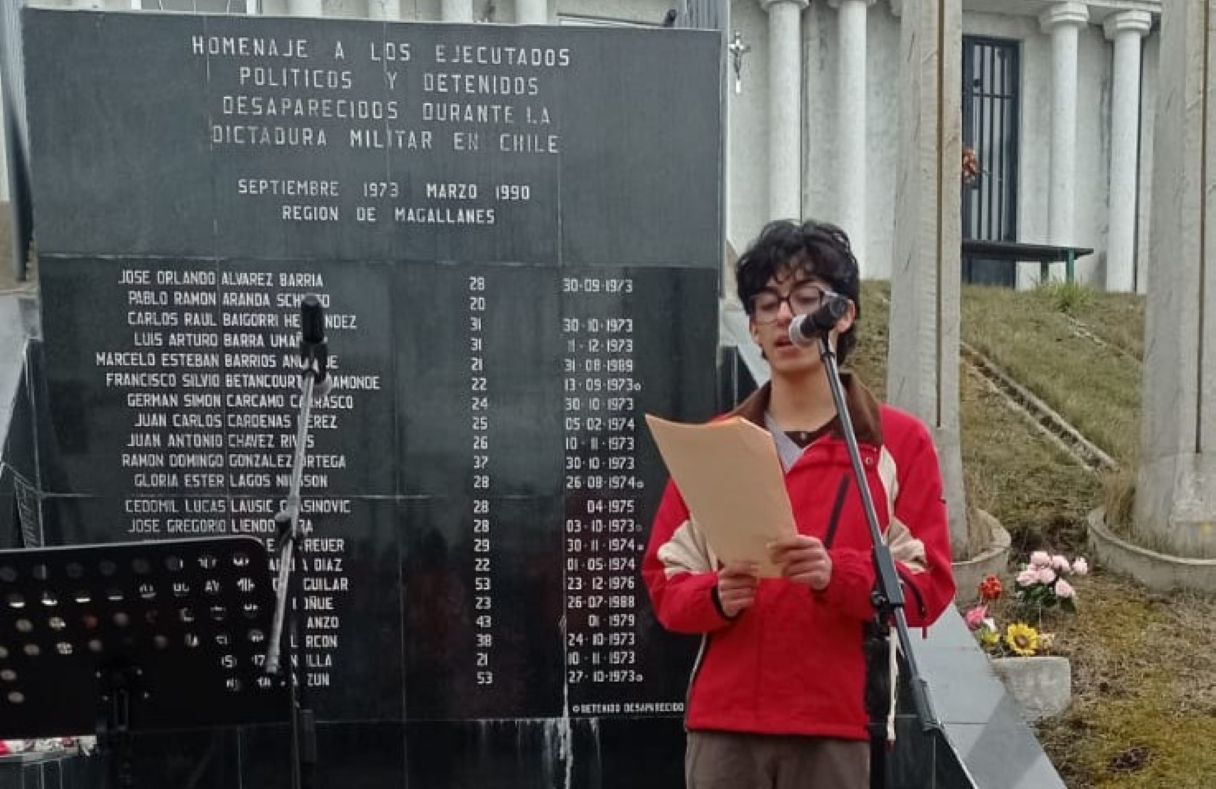 Punta Arenas recordó a las víctimas de la dictadura con un llamado a defender la Memoria.