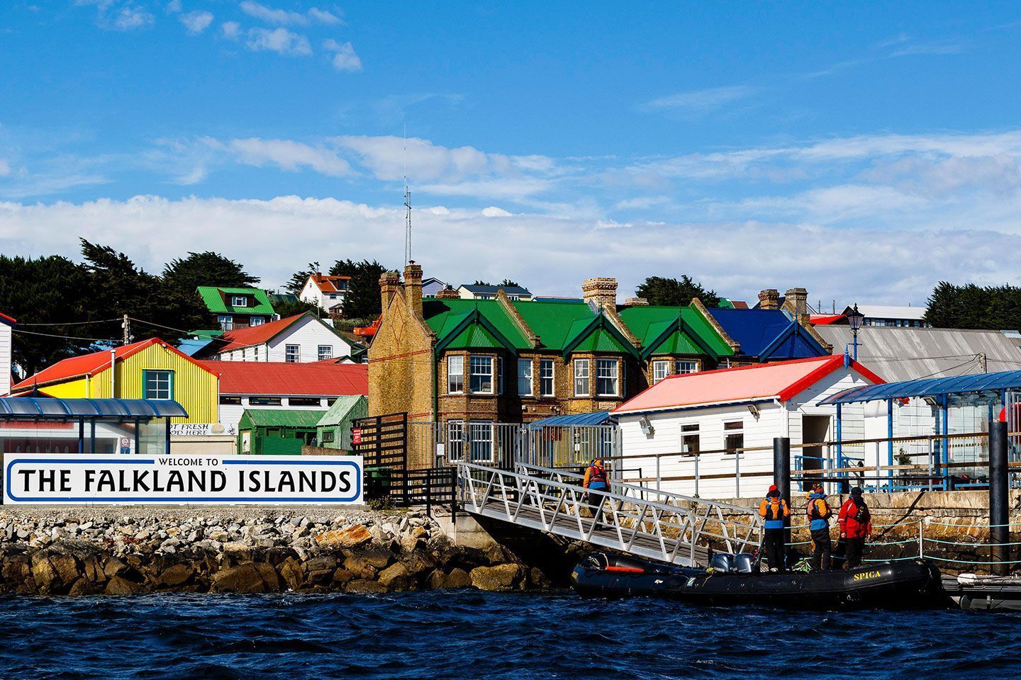 El Reino Unido rechaza la solicitud de arbitraje de Argentina sobre las Islas Falklands y denuncia intentos de socavar su seguridad económica.