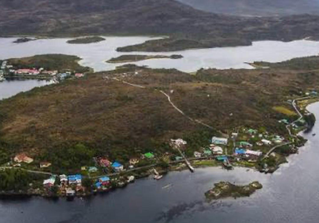 Autoridad sanitaria decreta cierre de sectores cercanos a Puerto Edén y Paso del Indio por presencia de toxinas marinas.