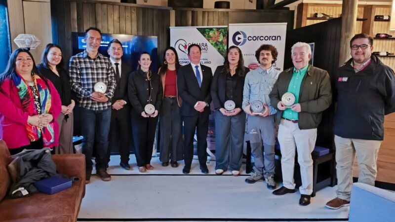 Provincia de Última Esperanza da el puntapié inicial a la temporada turística 2026-2027 con homenajes a empresarios locales.