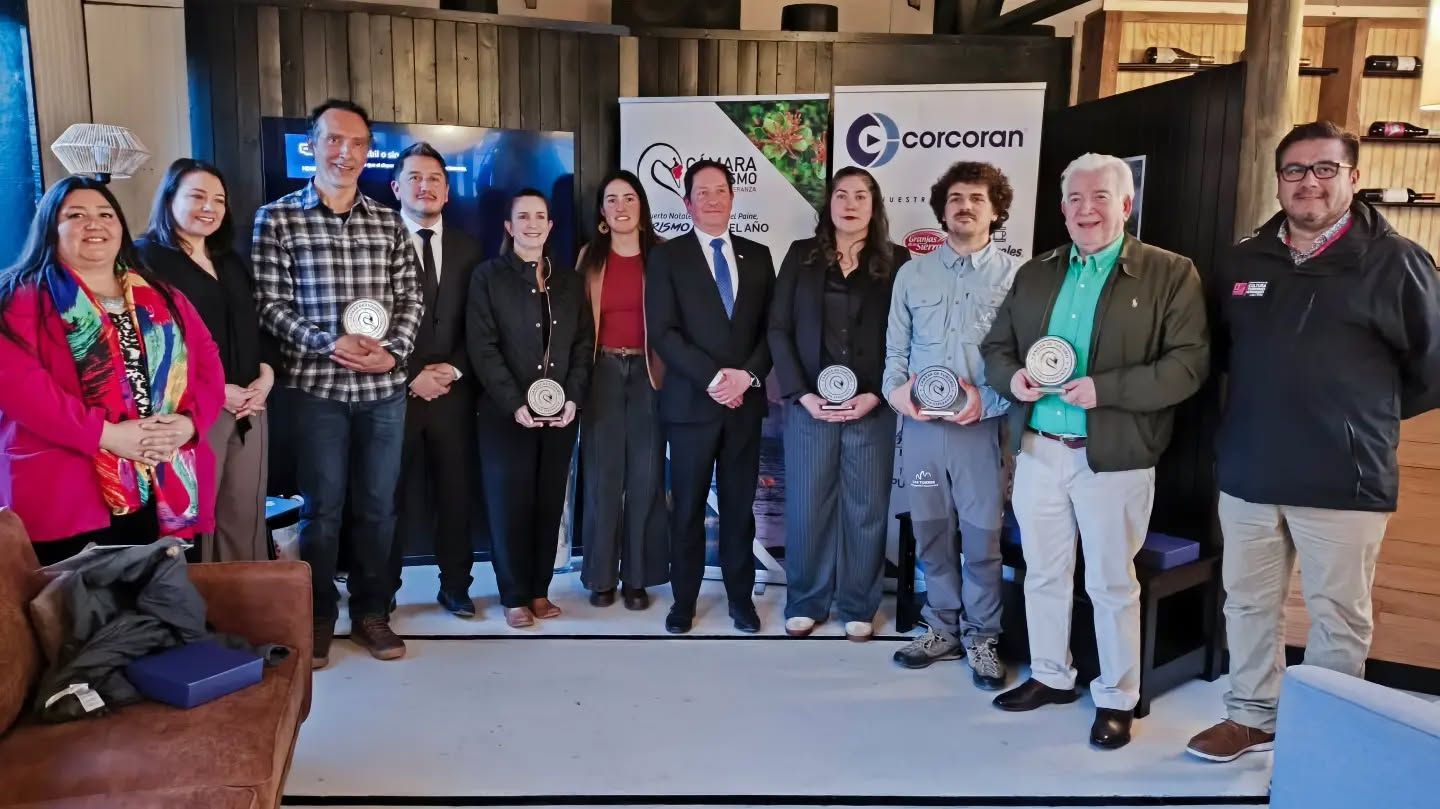 Provincia de Última Esperanza da el puntapié inicial a la temporada turística 2026-2027 con homenajes a empresarios locales.