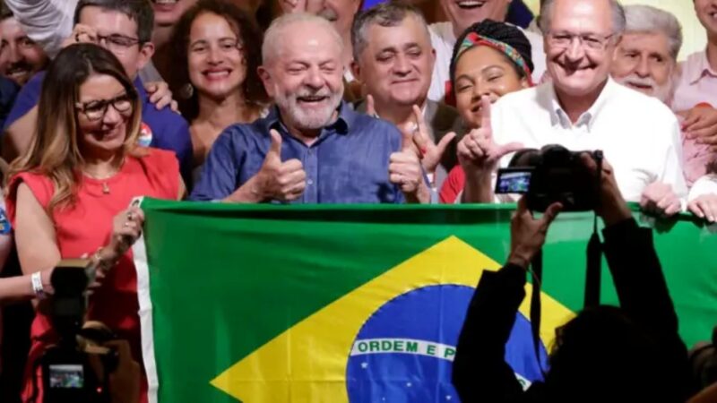 Histórico triunfo de Lula en segunda vuelta presidencial en Brasil contra ultraderechista Bolsonaro.