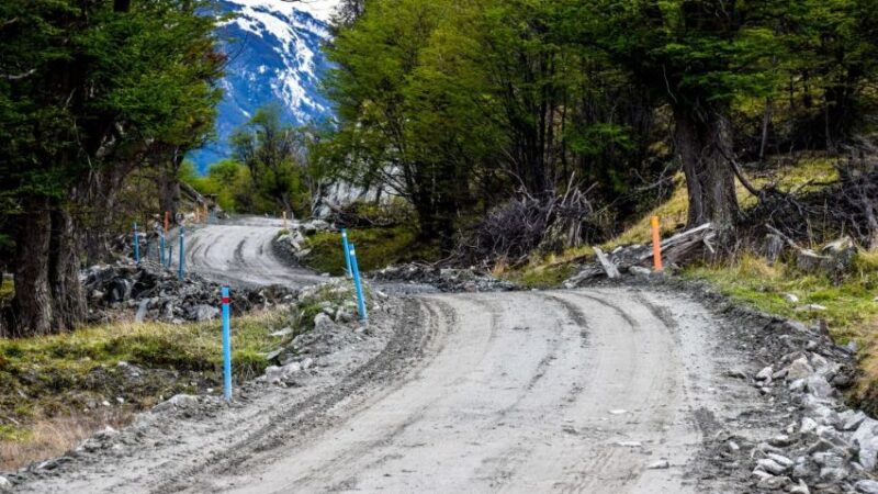 Autoridades provinciales y regionales inspeccionan en terreno los avances de la senda Vicuña–Yendegaia en Tierra del Fuego.