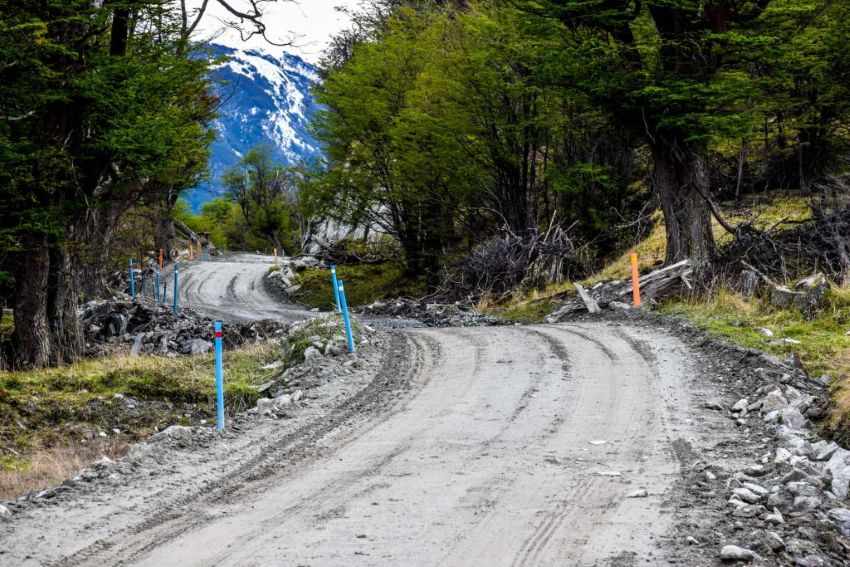 Autoridades provinciales y regionales inspeccionan en terreno los avances de la senda Vicuña–Yendegaia en Tierra del Fuego.