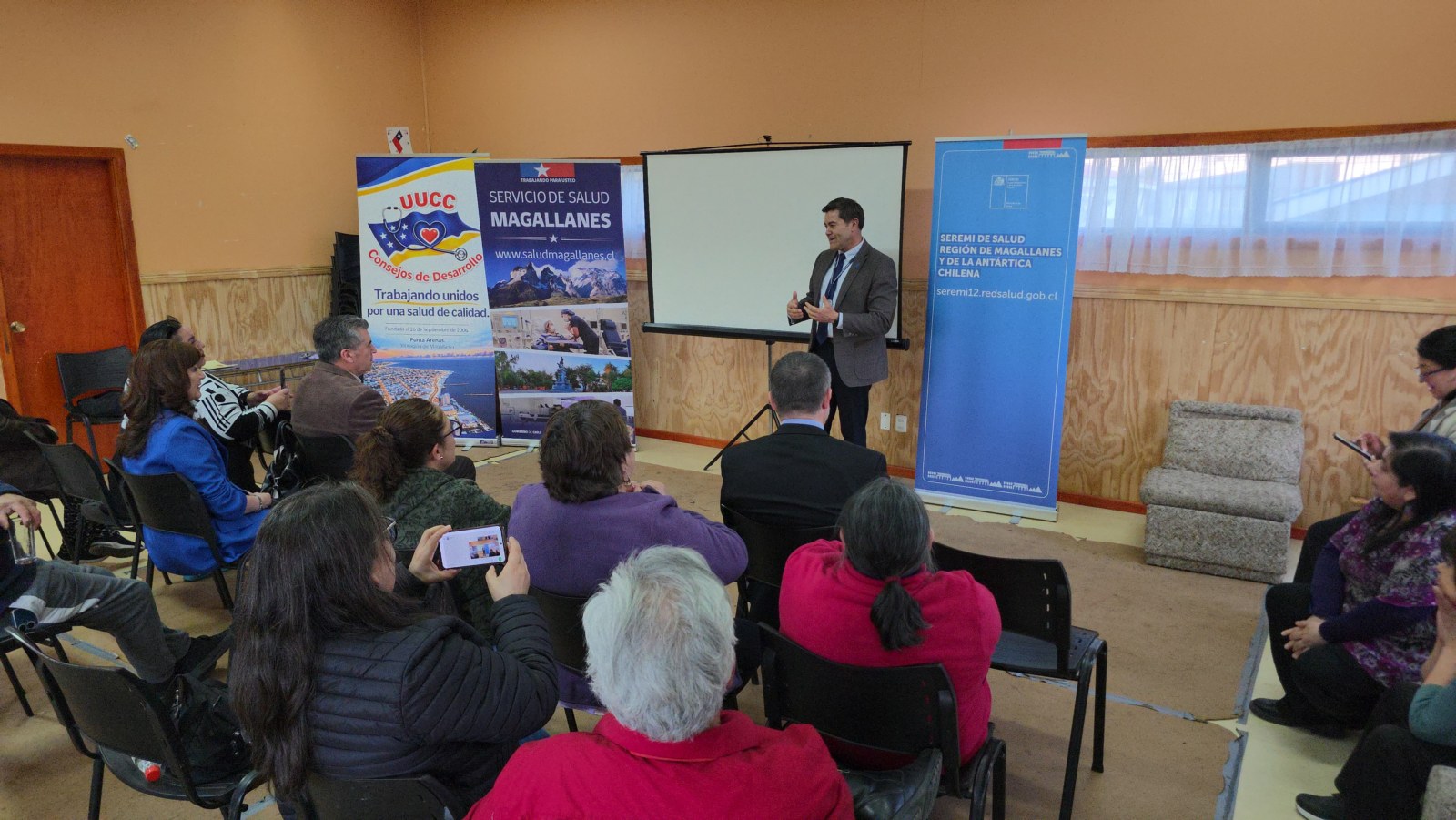 Escuela de dirigentes de Salud finaliza 6a versión fortaleciendo la participación ciudadana.