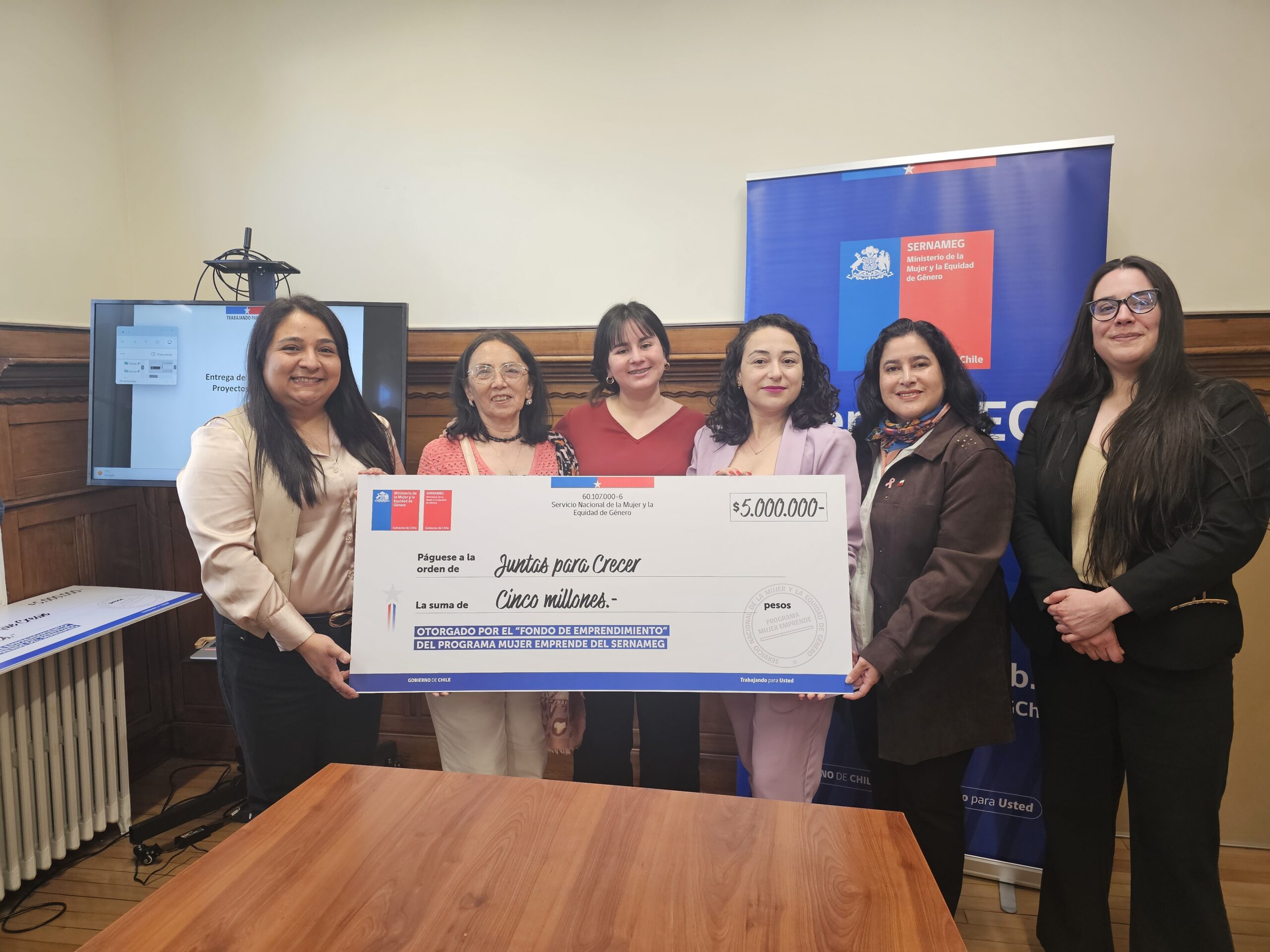 SernamEG entrega $15 millones para impulsar tres proyectos de emprendedoras de Magallanes.