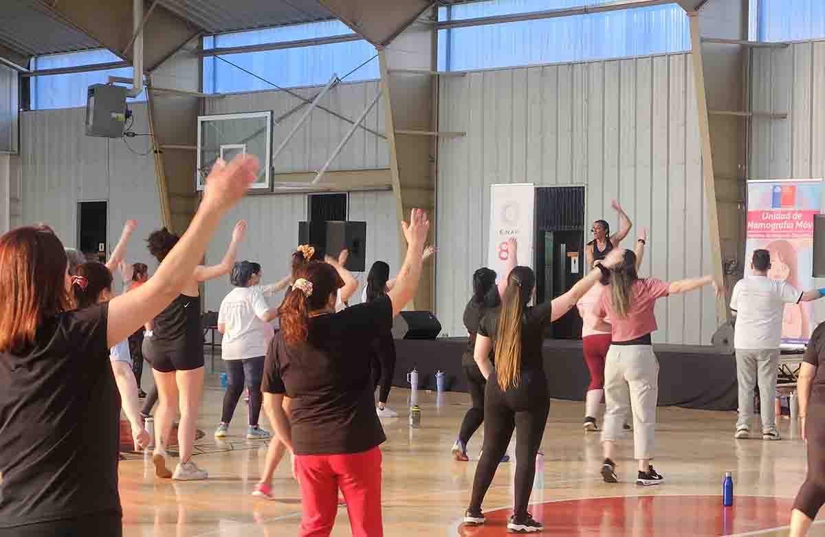 Más de un centenar de mujeres se sumaron con energía a la prevención del cáncer de mama