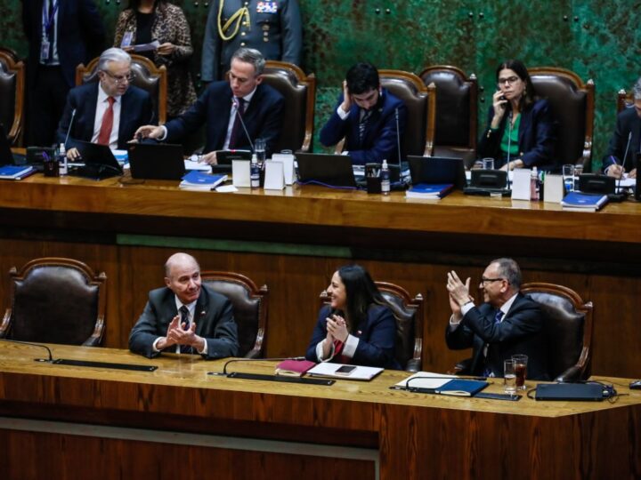 Gobierno entregará bonos a camioneros, taxistas, colectiveros, transportistas escolares y pescadores artesanales para paliar alzas de combustibles.