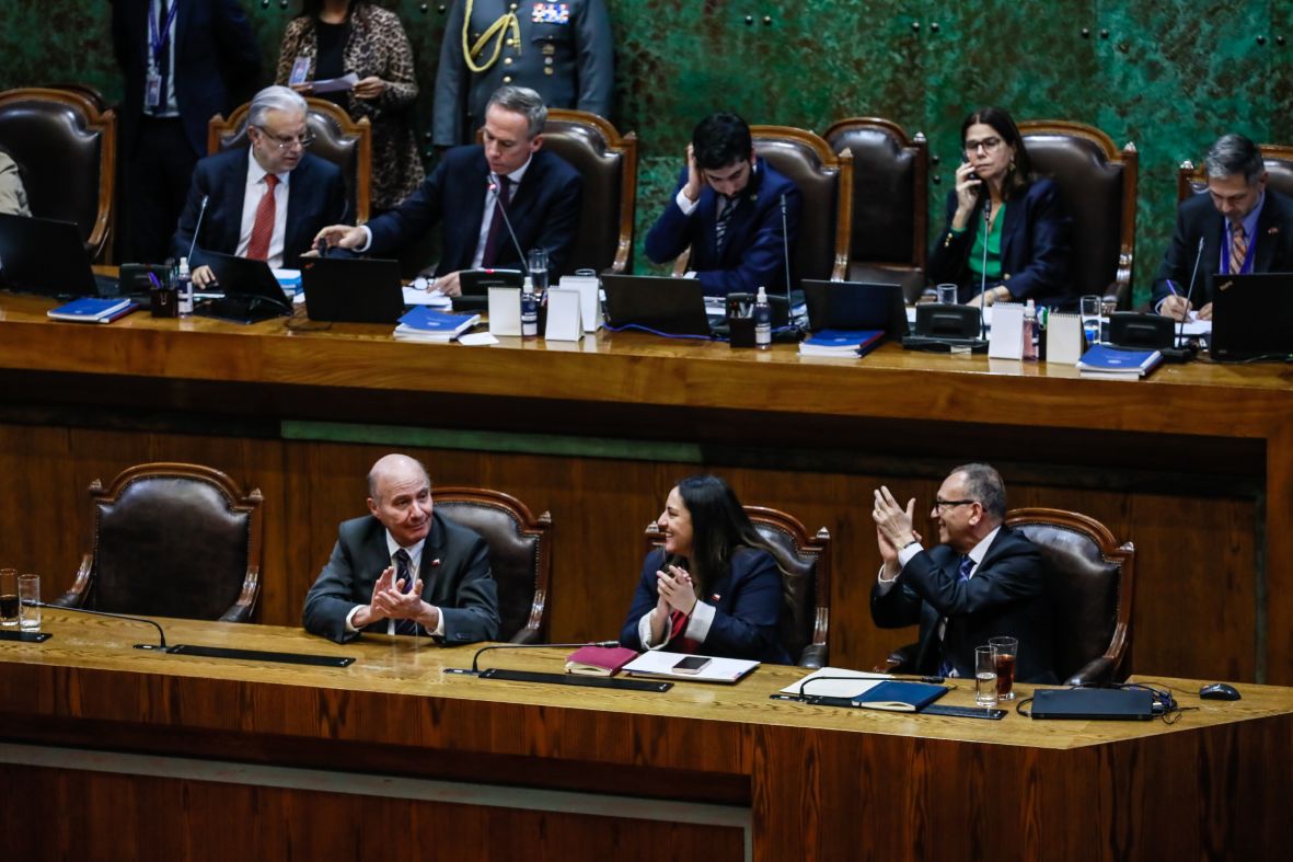 Gobierno entregará bonos a camioneros, taxistas, colectiveros, transportistas escolares y pescadores artesanales para paliar alzas de combustibles.