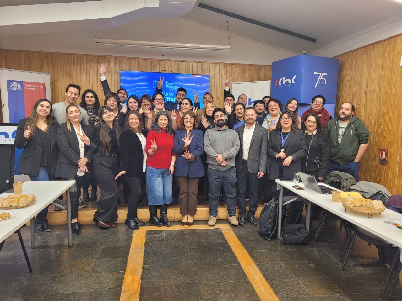 Mil personas y cincuenta por ciento de ellas mujeres, proyecta formar la nueva Oficina de Capital Humano y Equidad de Género del Ministerio de Energía  