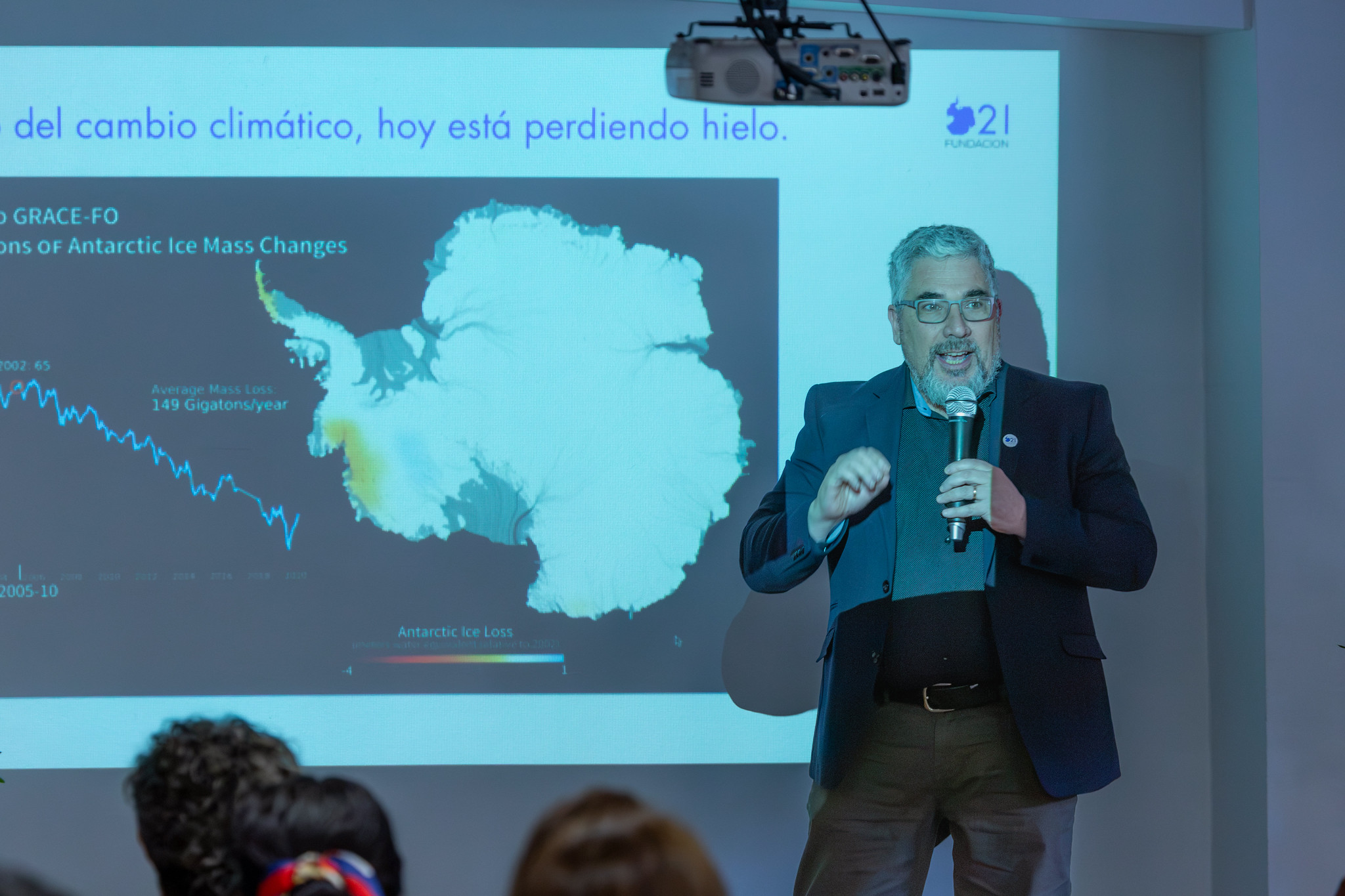 Antártica y Santiago más conectados que nunca: el llamado urgente a vincular la ciencia polar con los territorios.