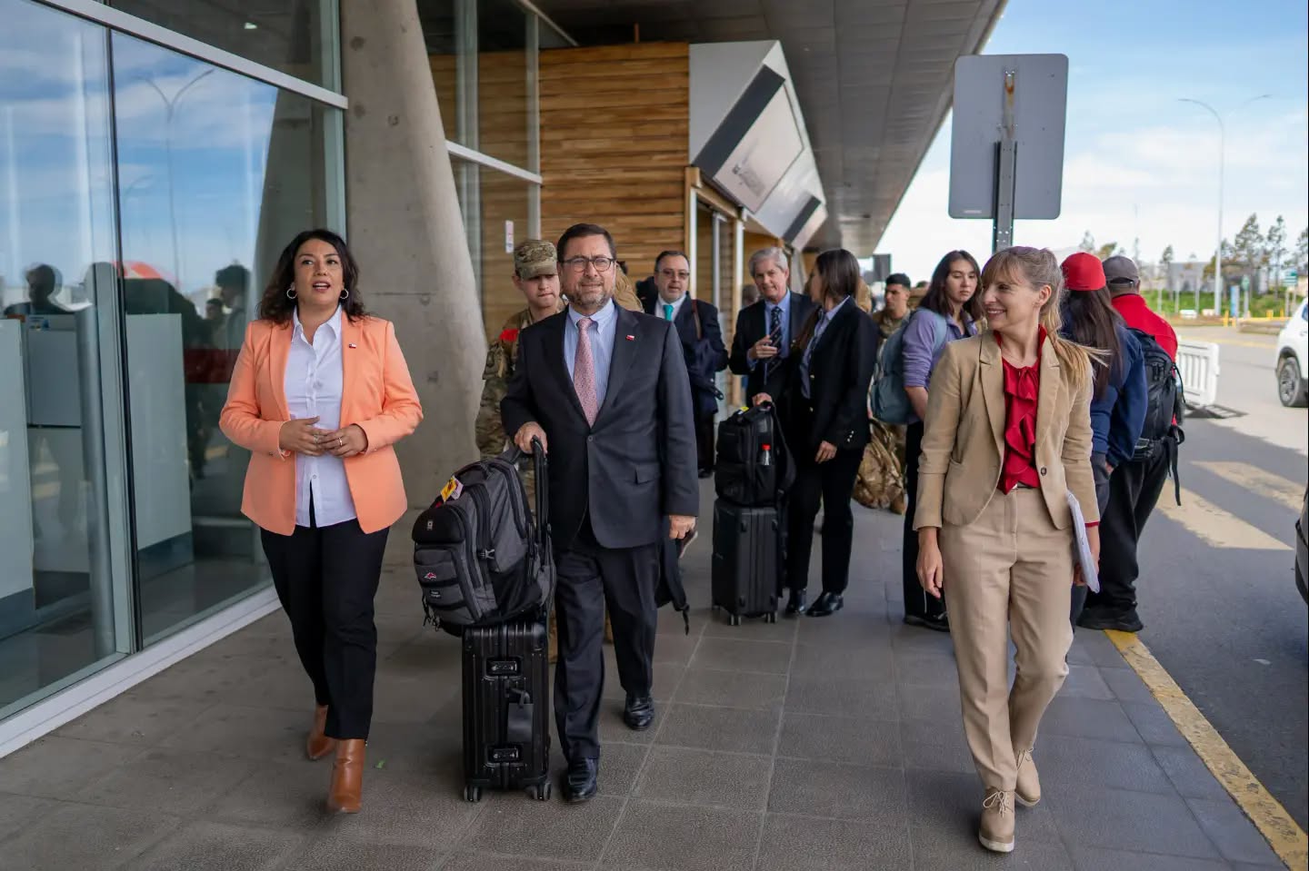 Canciller Pérez Mackenna visita la región de Magallanes.