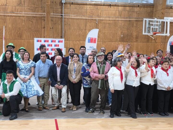 Muestra Folklórica Regional 2026 para adultos mayores  se realizó en Punta Arenas.
