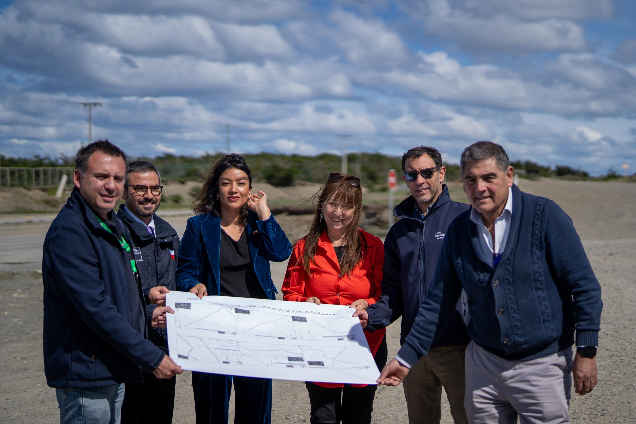 Avanzan obras de alumbrado público que mejorarán la seguridad y el empleo en Punta Arenas.