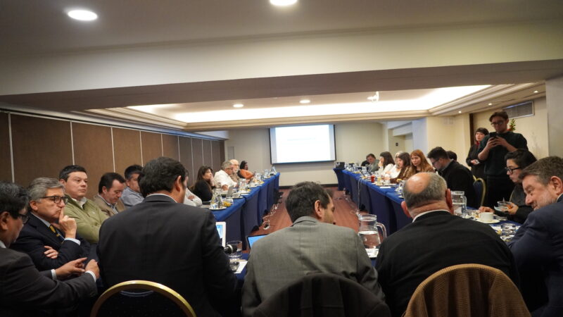 Gobernadores Regionales alertan que Presupuesto 2027 pone en riesgo el empleo de las regiones.