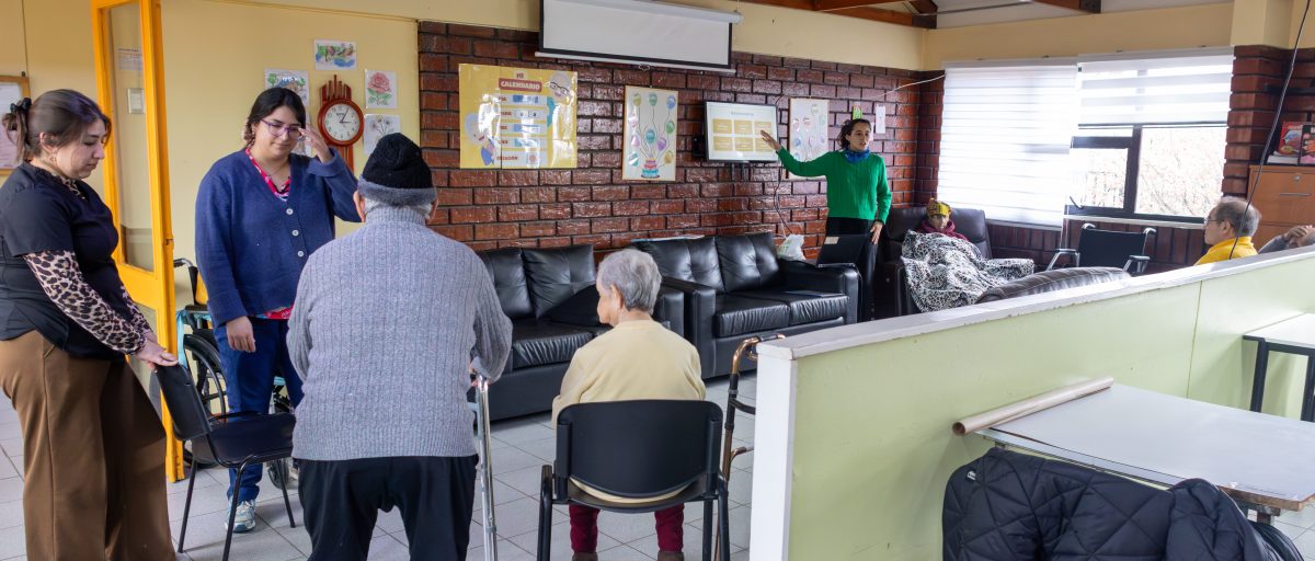 Taller de Fomento Lector LEO cerró en el ELEAM de Puerto Natales fortaleciendo memoria y participación de las personas mayores.