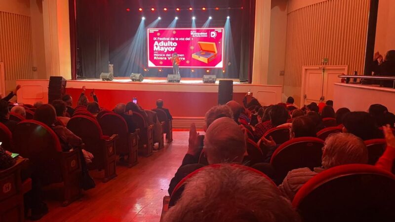 Emilio Valdés se coronó ganador del IX Festival de la Voz del Adulto Mayor de Punta Arenas.