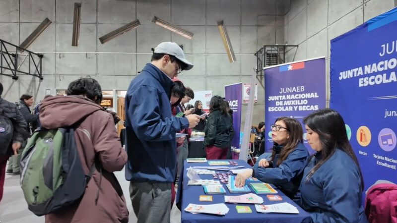 Feria Vocacional 2026 acercó alternativas educacionales y laborales a estudiantes de Tierra del Fuego.