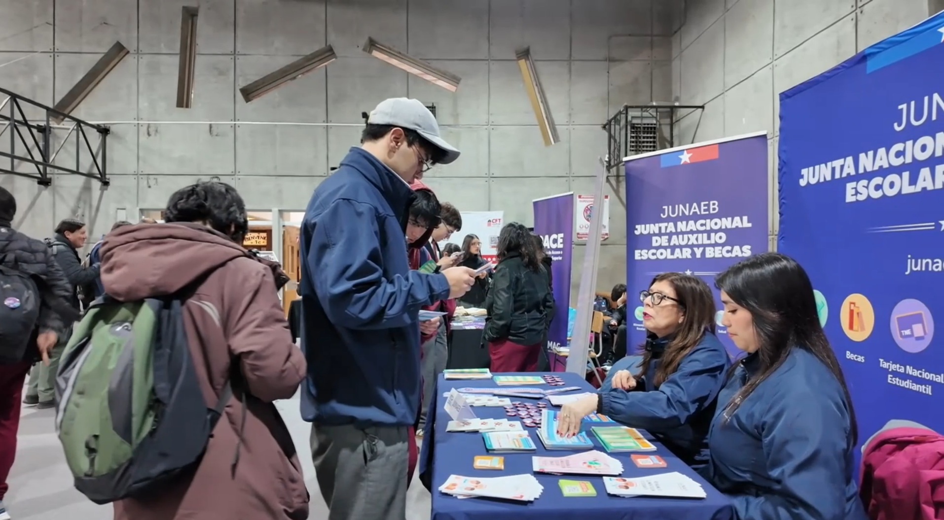 Feria Vocacional 2026 acercó alternativas educacionales y laborales a estudiantes de Tierra del Fuego.