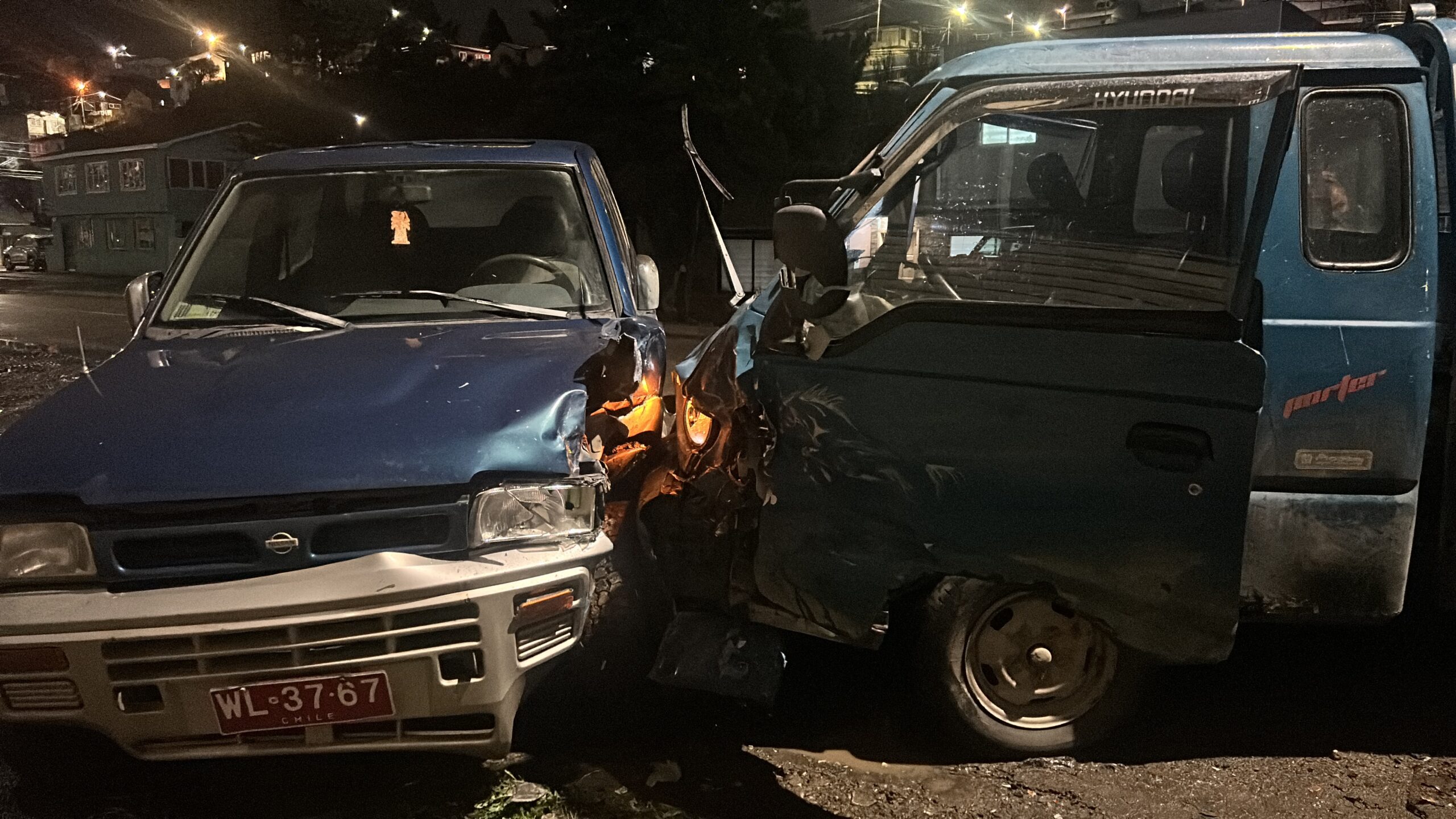 Conductor en estado de ebriedad chocó tres vehículos y fue retenido por vecinos en sector Río de la Mano
