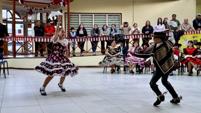 La Escuela Diego Portales celebró con éxito su Primer Campeonato de Cueca en Laguna Blanca.