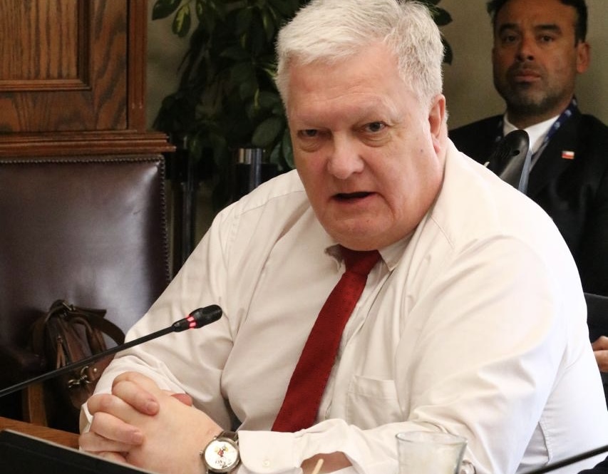 Senador Alejandro Kusanovic expresa preocupación por antecedentes difundidos sobre ruta a Malvinas y solicita sesión secreta de comisiones del Senado.