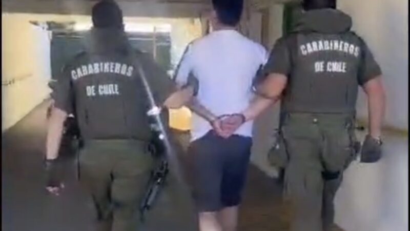 Detienen a sujeto que habría intentado ocultar mochila con droga durante fiscalización en población Loteo del Mar