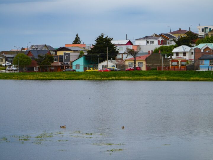 Parque Urbano Laguna Pudeto: la iniciativa contempla una inversión superior a los $606 millones para habilitar miradores, senderos, cierres de seguridad e infraestructura de información; resguardando el hábitat de las aves y sus periodos de anidación.