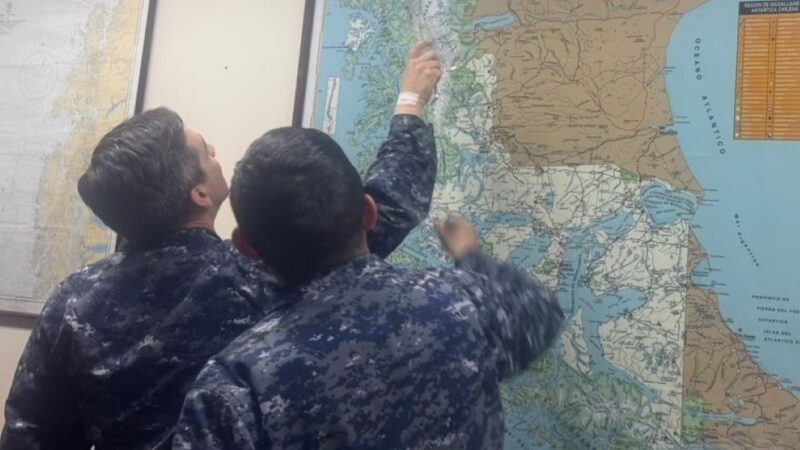 Armada de Chile inicia búsqueda de lancha a motor tras pérdida de contacto en sector Angostura Inglesa.