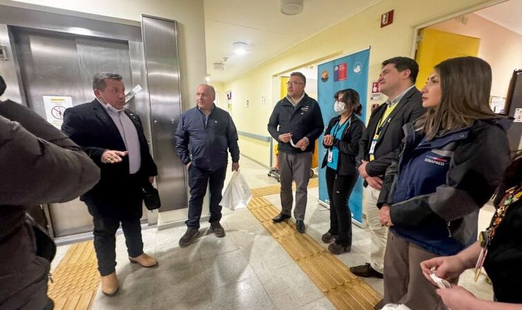 Autoridades y sector privado coordinan respuesta ante eventuales emergencias durante temporada de cruceros en Puerto Williams.