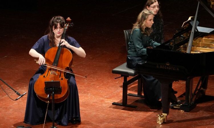 Teatro Municipal José Bohr recibió concierto de piano y violonchelo